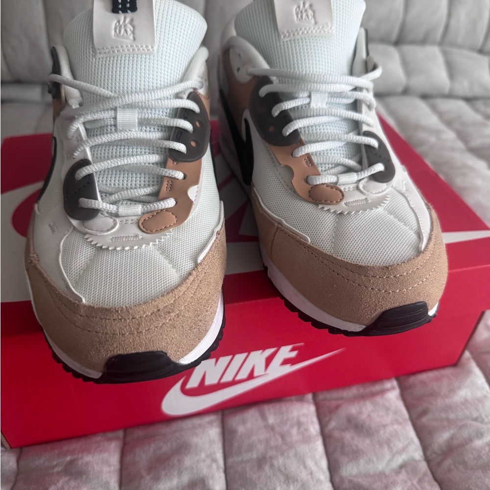 Nike Women’s Air Max 90 Futura Sneakers - Picture 7 of 9